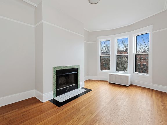 4th image of 430 W Dickens Ave #3