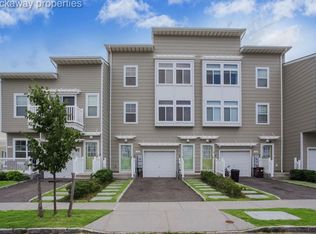 172 Sea Grass Ln, Arverne, NY 11692