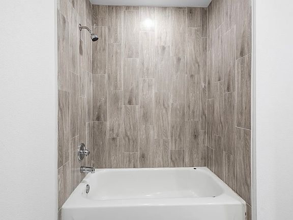 4th image of 5306 Tamarack Ct #2