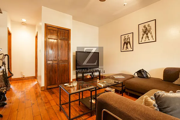 Rented by ZealEstate Group Inc | media 41