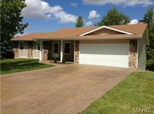 350 Beaver Lake Dr, Saint Charles, MO 63303