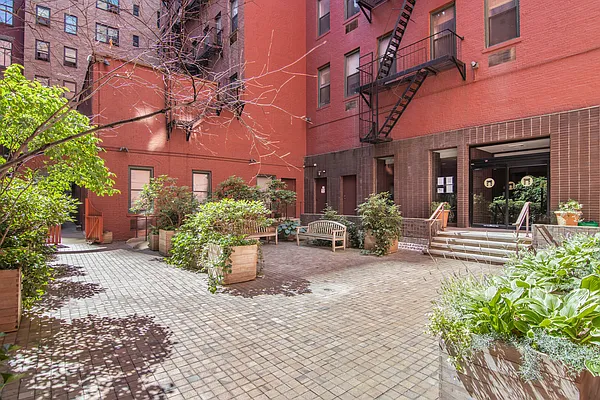 Sold by HomeDax Real Estate | media 28