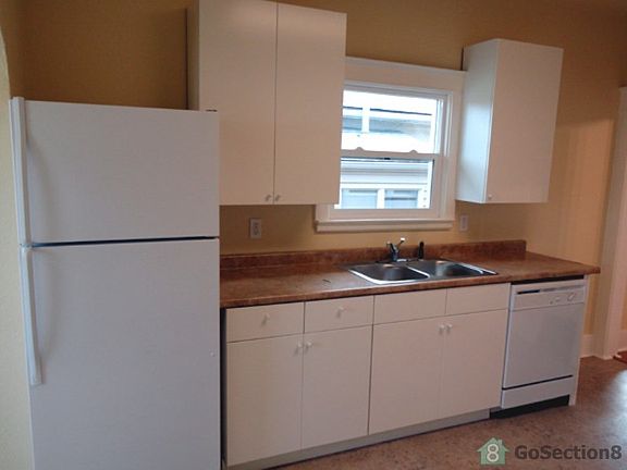 4th image of 4531 S Park Ave