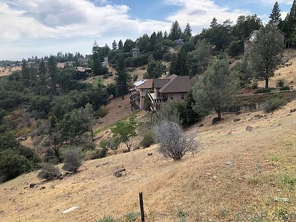 3rd image of 1050 Laurel Ln #1571