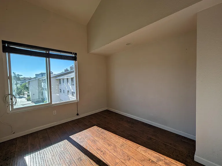 4058 Mahaila Ave #F — Photo 35