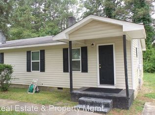 820B Varsity Dr, Fayetteville, NC 28301