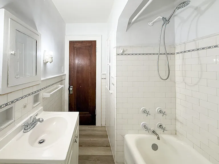 17214 Roselawn St #2 — Photo 27