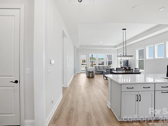 5th image of 1035 Rabbit Hill Ln