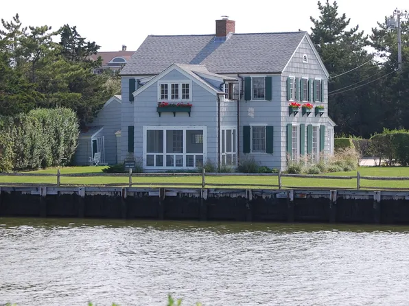 https://photos.zillowstatic.com/fp/4f8abf5983b6df73517fc4c2f5ea44e5-p_e.webp