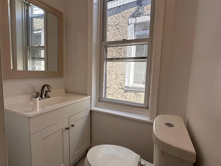 1822 S 22nd St — Photo 9