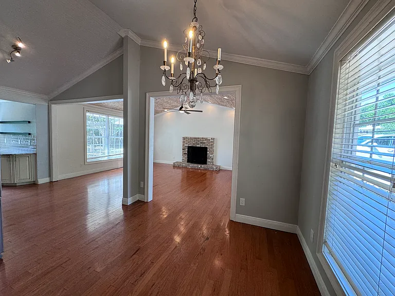 1311 Pickens Ave — Photo 4