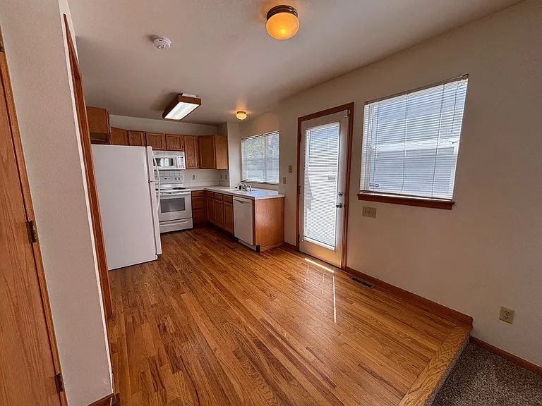 3425 Red Mountain Dr — Photo 7