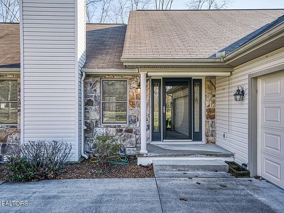 3rd image of 355 Beachwood Dr