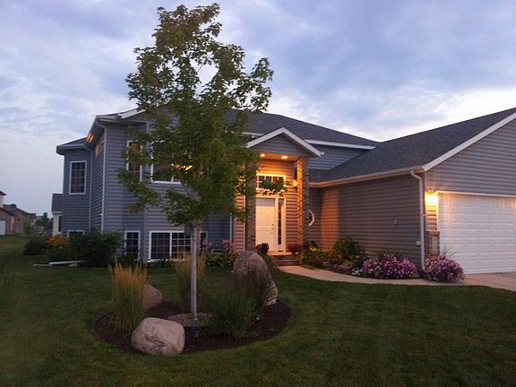 3rd image of 919 35th Ave W