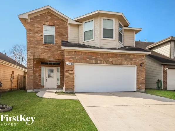 13631 Padgett Dr, Sugar Land, TX 77498