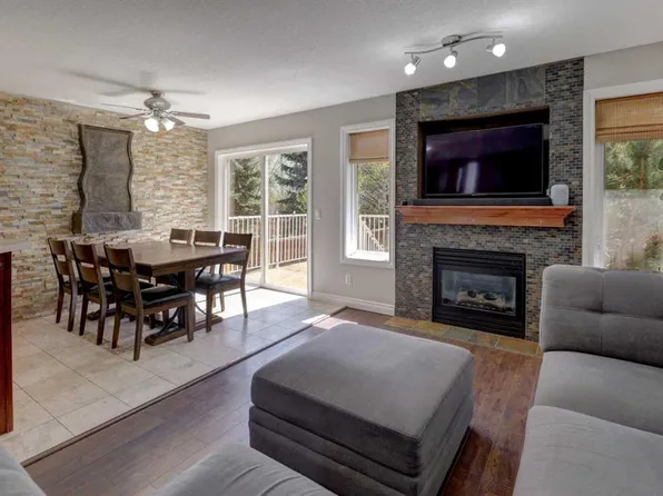 15 N Parklane Dr, Strathmore, AB T1P 1C2
