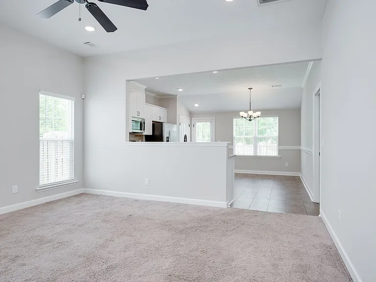 2106 Collier Rd — Photo 7