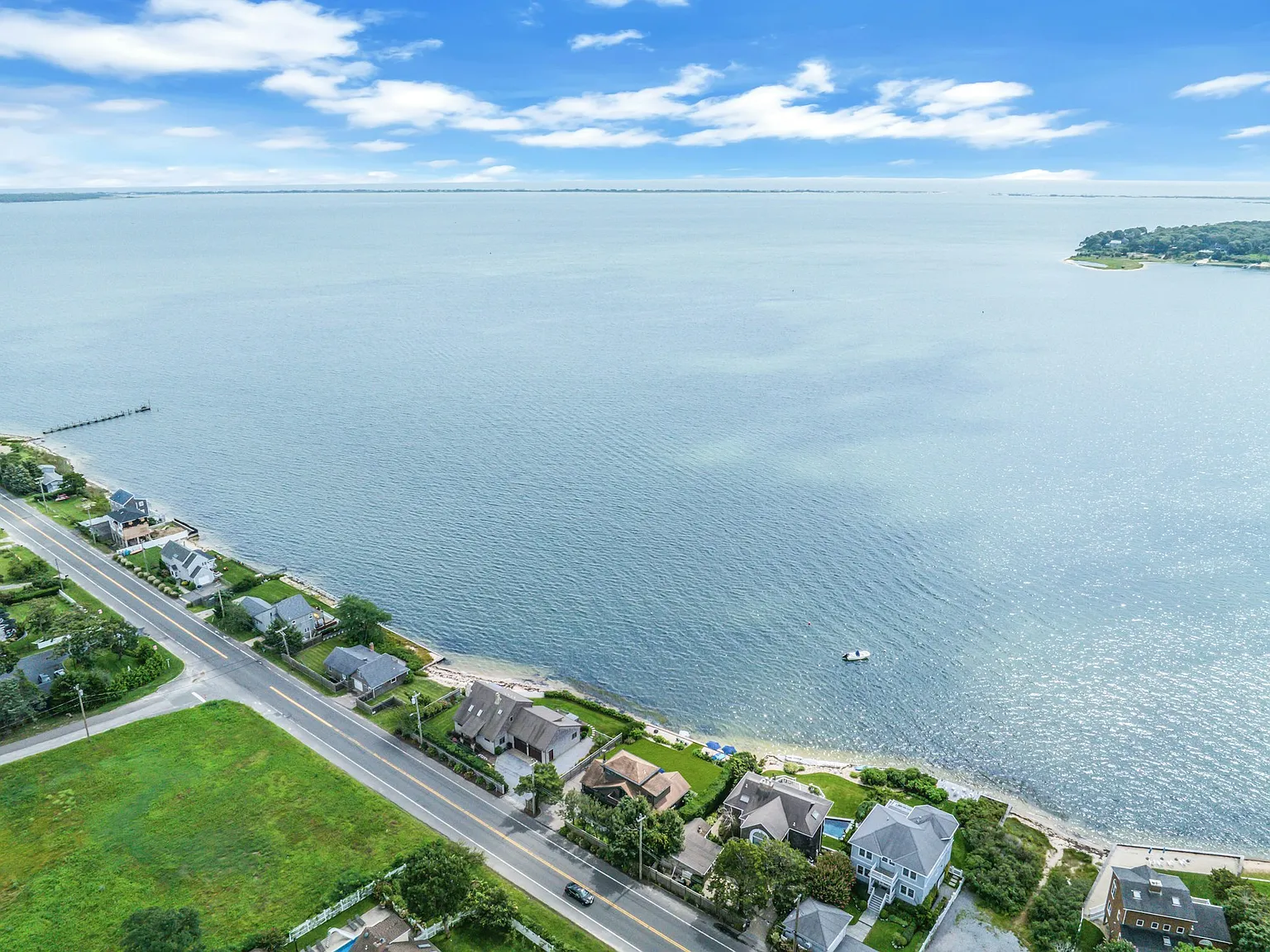 Hampton's Waterfront Lifestyle! — Photo 1