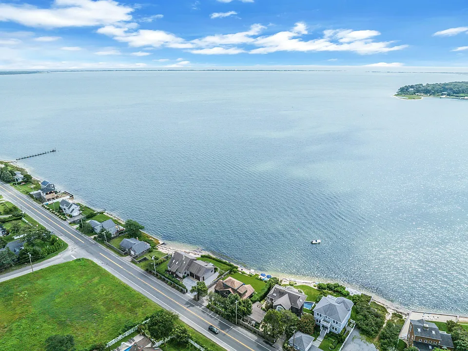 310 E Montauk Hwy