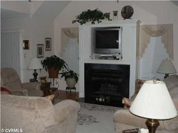 2nd image of 618 Hazeltine Ct