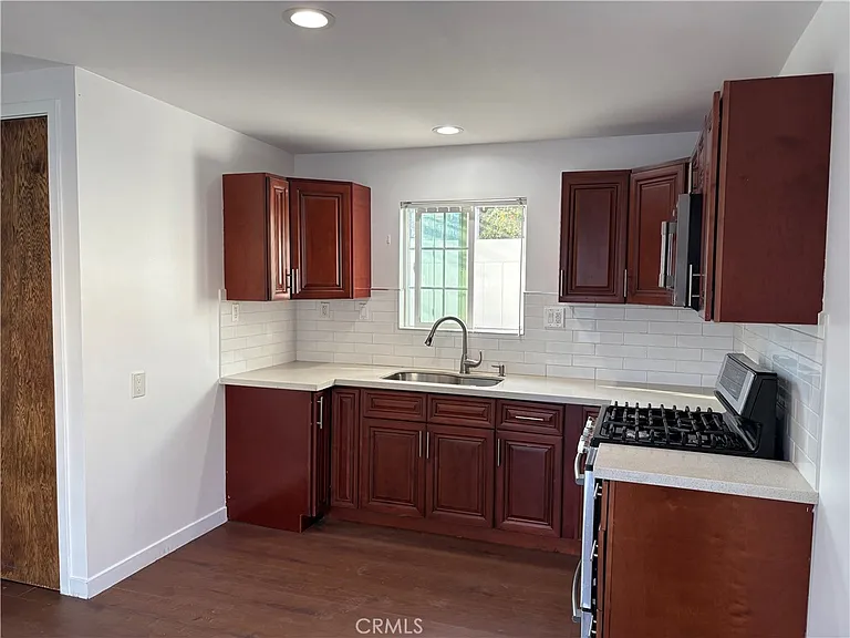 7501 1/2 Corbin Ave — Photo 7