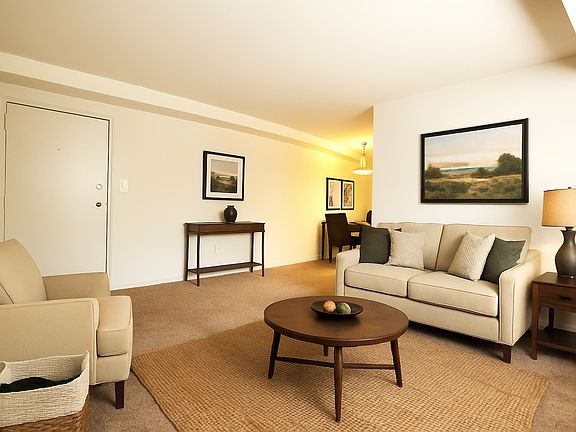 5th image of 216 Crain Court Cir #214-2D