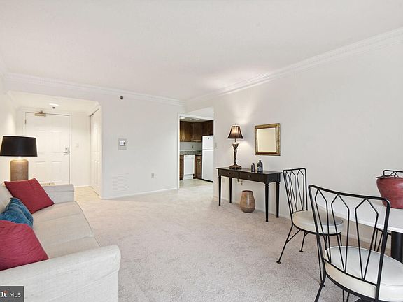 4th image of 900 N Taylor St APT 2024