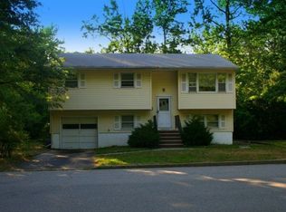 1700 Fillmore Dr, North Brunswick, NJ 08902