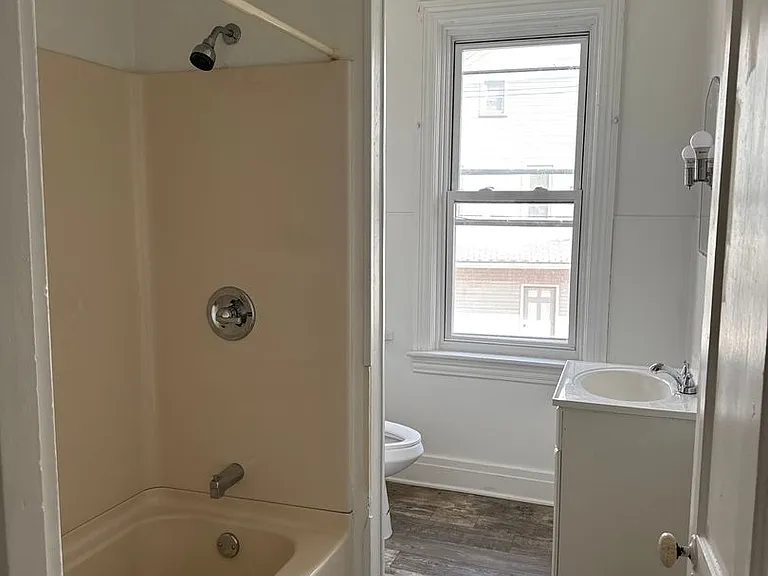 124 Pershing Ave — Photo 8