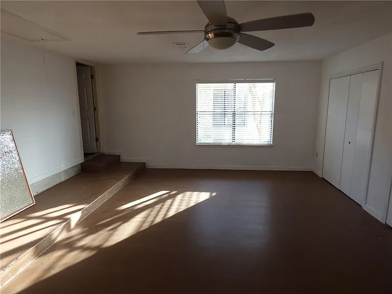 6107 La Mesa St — Photo 11