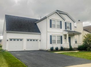 425 W Waterbury Dr, Round Lake, IL 60073