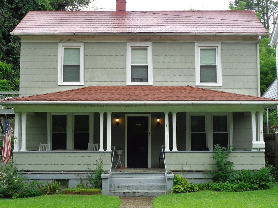 1st image of 811 Commercial Ave