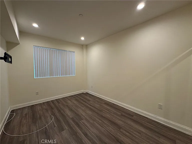 14934 Burbank Blvd #102 — Photo 13
