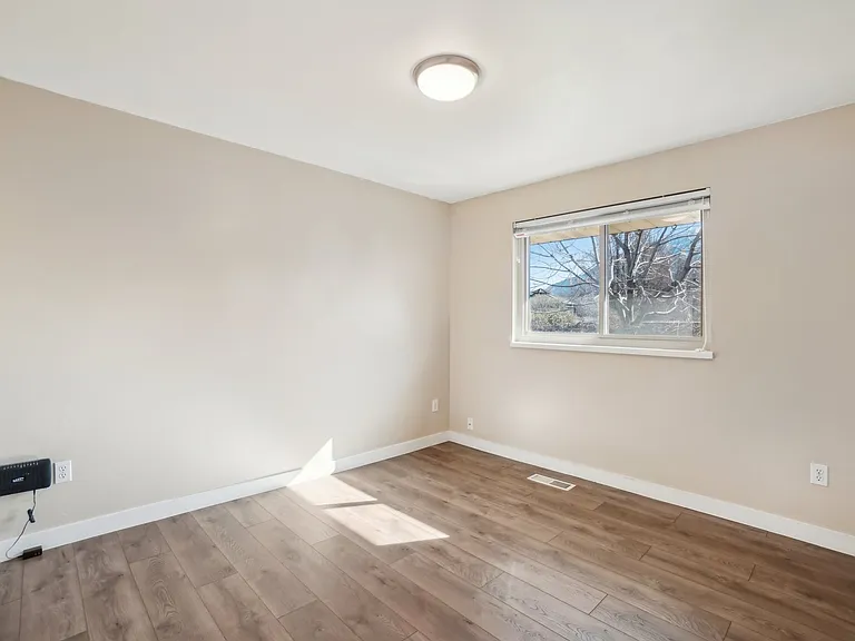 240 W 220th St S — Photo 29
