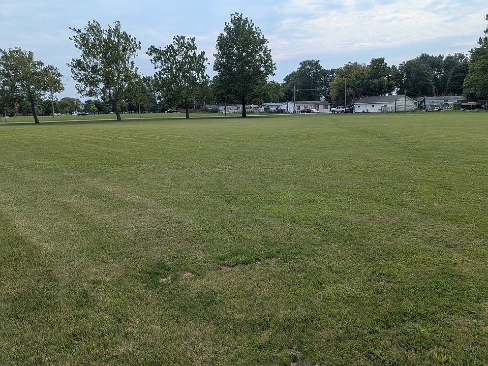 2nd image of 520 S Maplewood Dr