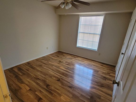 3rd image of 7119 W Friendly Ave APT C