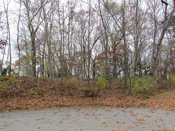 4th image of 28 Wildwood Dr