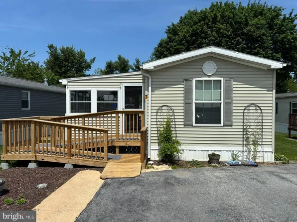 7 Penn Court Dr, Mount Joy, PA 17552