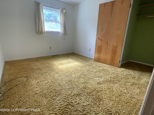 5130 Mountain View Dr, Stroudsburg, PA 18360