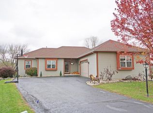 W2073 Autumns Rest Ct, Helenville, WI 53137