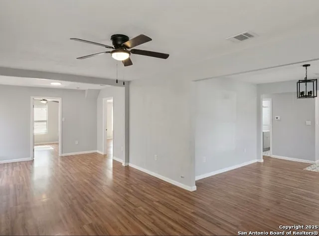 1050 Vanderbilt St — Photo 7