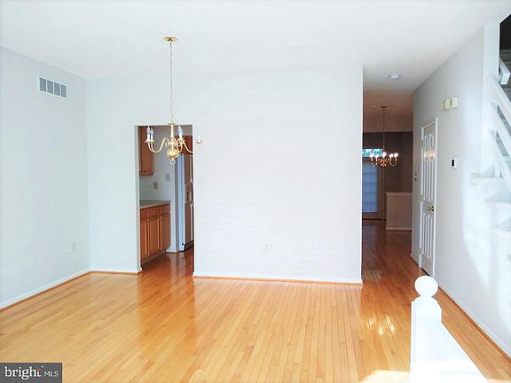 5th image of 113 Stratford Ct