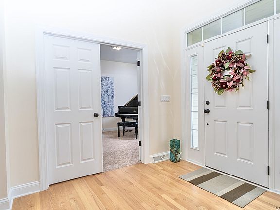 3rd image of 31 Burton Ln