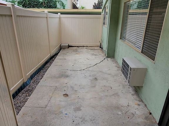 5th image of 13632 Penn St APT F