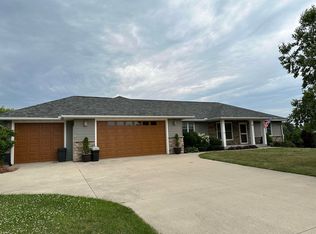 101 Parkview Dr, Decorah, IA 52101