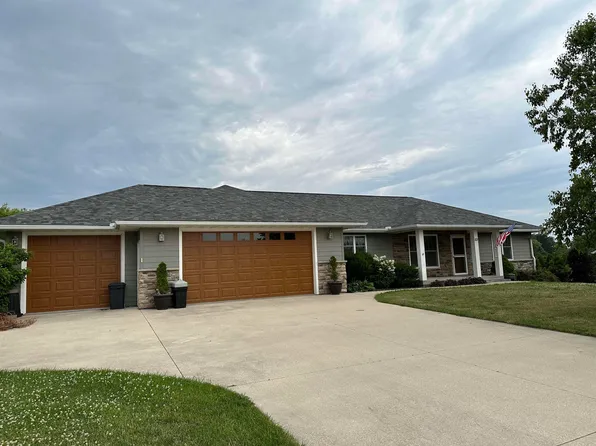101 Parkview Dr, Decorah, IA 52101