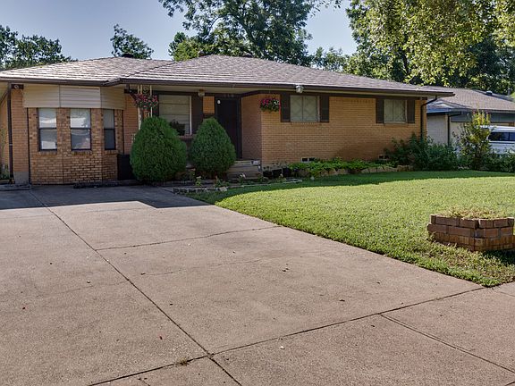 5th image of 310 Royal Ave