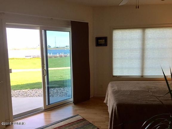 5th image of 218 Lakeside Dr #8