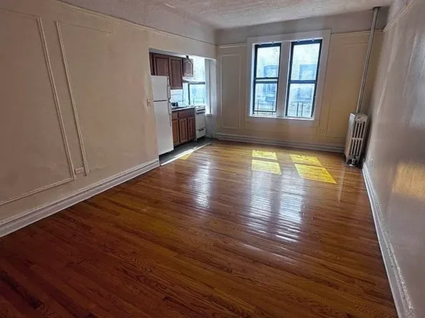 571 Academy Street image 1 of 3