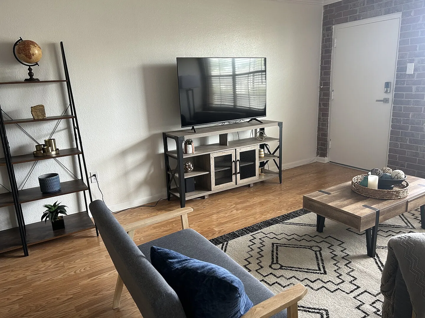 Fully Renovated Condo Perfect for Extended Stays! — Photo 4